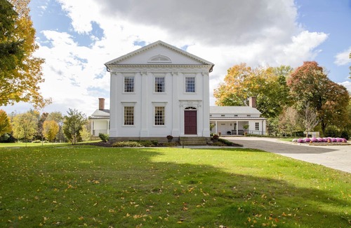Farmdale Hotel | Peter Allen Inn & Event Center