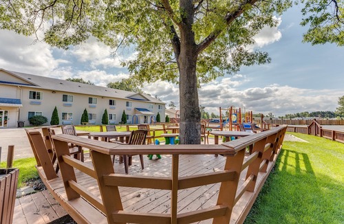 Ludington Hotel | Best Western Lakewinds