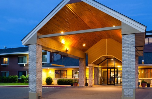 Proctor Hotel | AmericInn by Wyndham Duluth South Black Woods Event Center