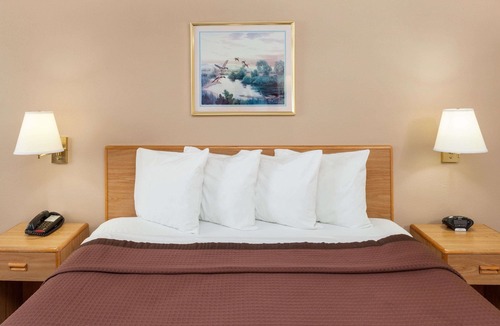 Charleston Hotel | Days Inn by Wyndham Charleston