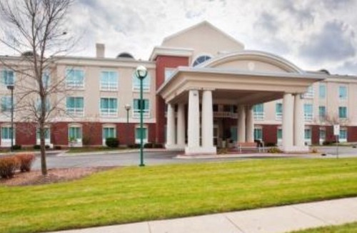 Alpine Center Hotel | Holiday Inn Express Hotel & Suites Grand Rapids-North, an Ihg Hotel