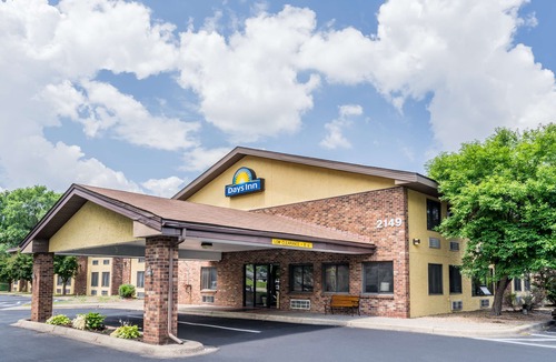 Mounds View Hotel | Days Inn by Wyndham Mounds View Twin Cities North