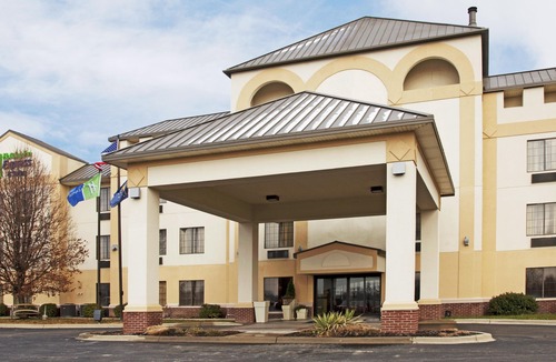 Madison Hotel | Holiday Inn Express Hotel & Suites Madison, an IHG Hotel