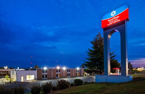 Jasper Hotel | SureStay Plus Hotel by Best Western Jasper