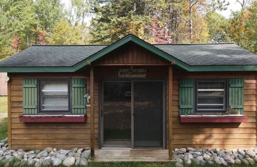 Cook House | Beautiful Lakeside Property Perfect for Any Season