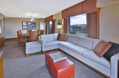 Downtown Portland House | Vibrant City Life meets Seaside Serenity: Downtown Portland w/ Indoor Pool