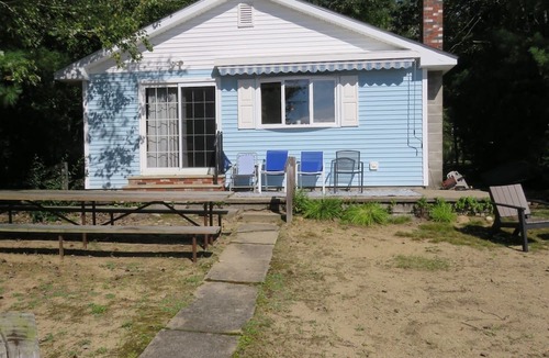 South Sanford Cottage | Delightful waterfront home offers fun and relaxation for all who venture here!