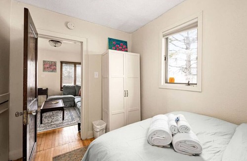 Superior House | 3 Bed Home Across From Park