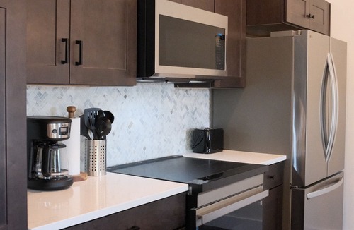 Indian River Condo | New Downtown 2BR Condo at Inn Between Rest.