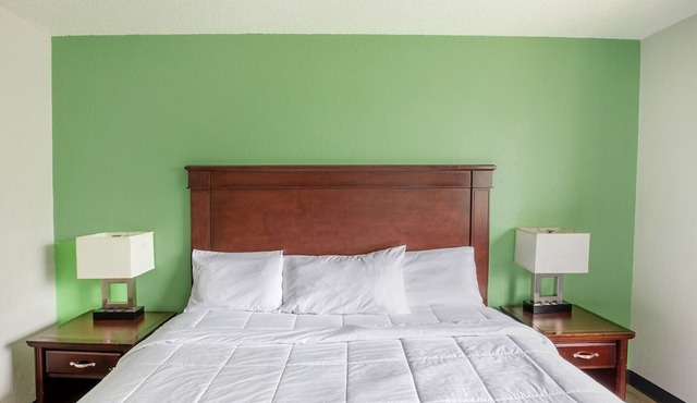 King Bed|Non-Smoking